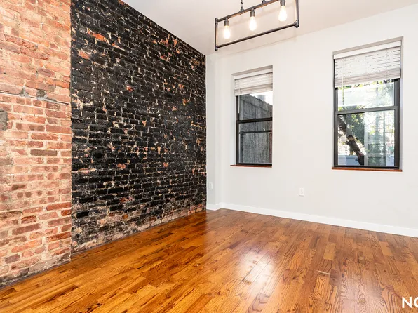 1553 De Kalb Avenue image 10 of 18