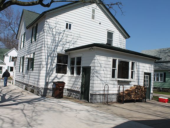 3rd image of 416 E Lincoln Ave