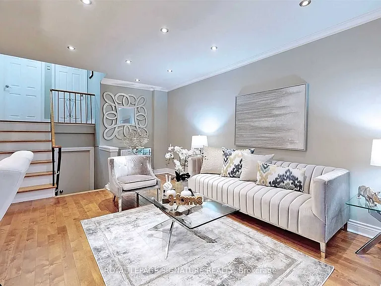 65 Holcolm Rd #UPPER — Photo 4