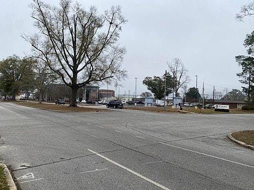 4th image of 401 S Main St