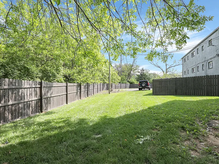 180 N Sylvan Ave #H — Photo 10