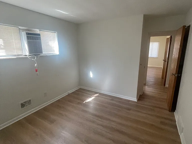 1922 W Bancroft St #1 — Photo 22
