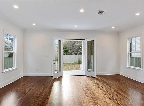 5th image of 10 Fontainebleau Dr