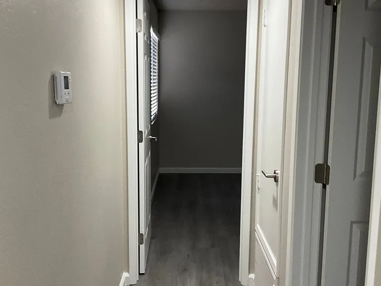 Burgundy House Apartments — Photo 9