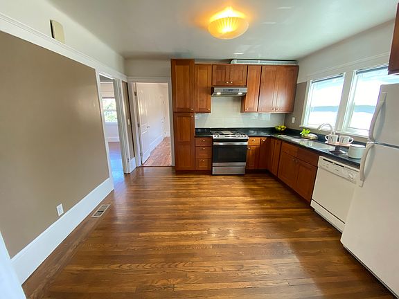 4th image of 1604 Macarthur Blvd
