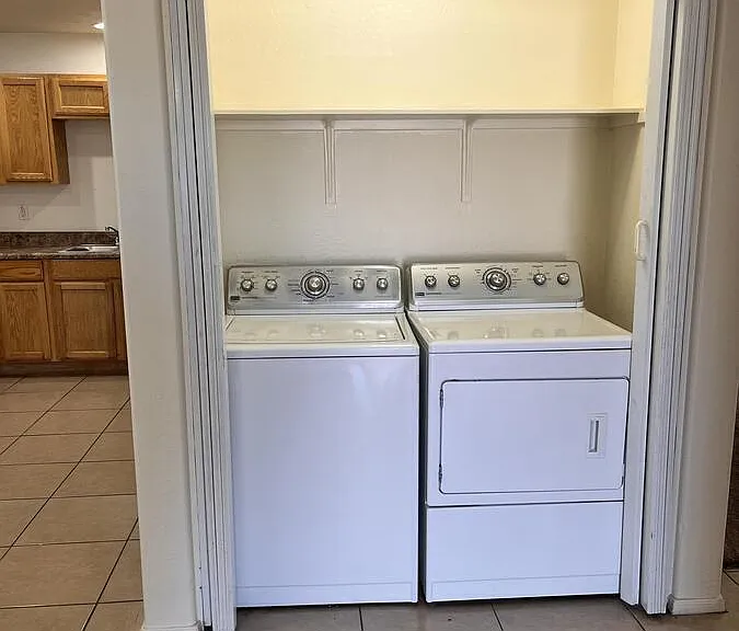 1597 W Mountain View Rd #5 — Photo 4