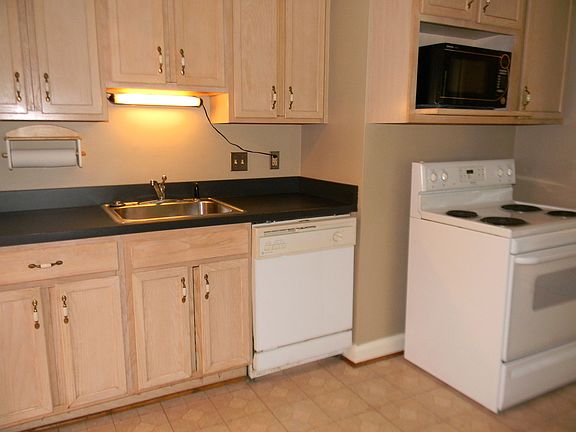 5th image of 2725 Robin Hood Dr