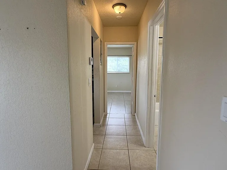 578 NE 20th St #10-E — Photo 8