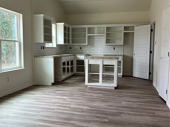 3rd image of 218 W Ruby Rd