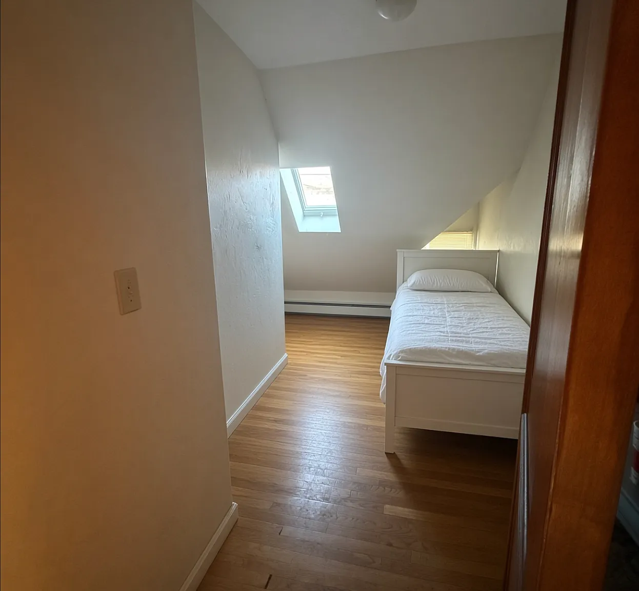 3 bed, 950 sqft, $2,500 — Photo 3
