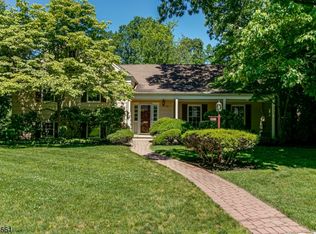 1180 Wychwood Rd, Mountainside, NJ 07092