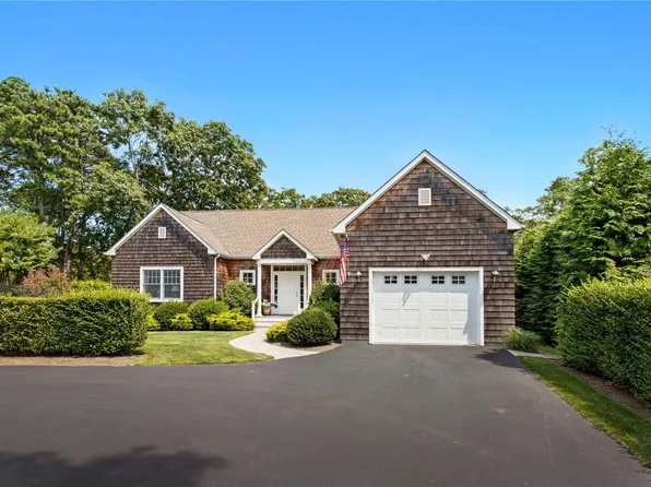 29 Jessups Landing Court, Quogue, NY 11959