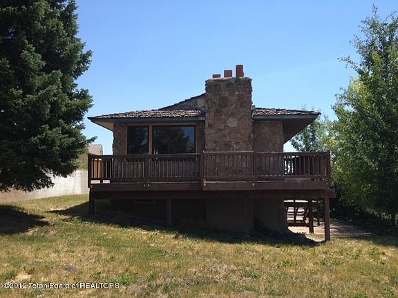 3rd image of 900 Maddox Dr