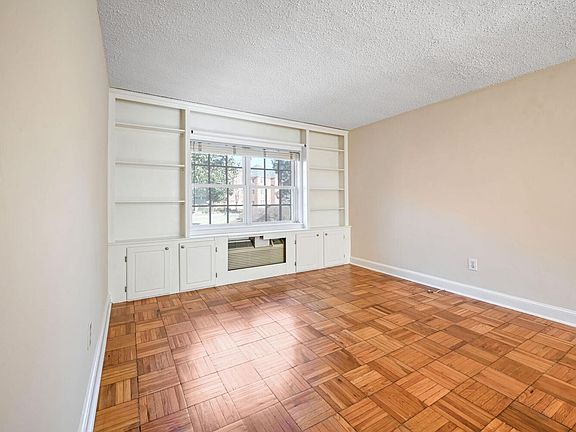 3rd image of 1608 W Abingdon Dr APT 101