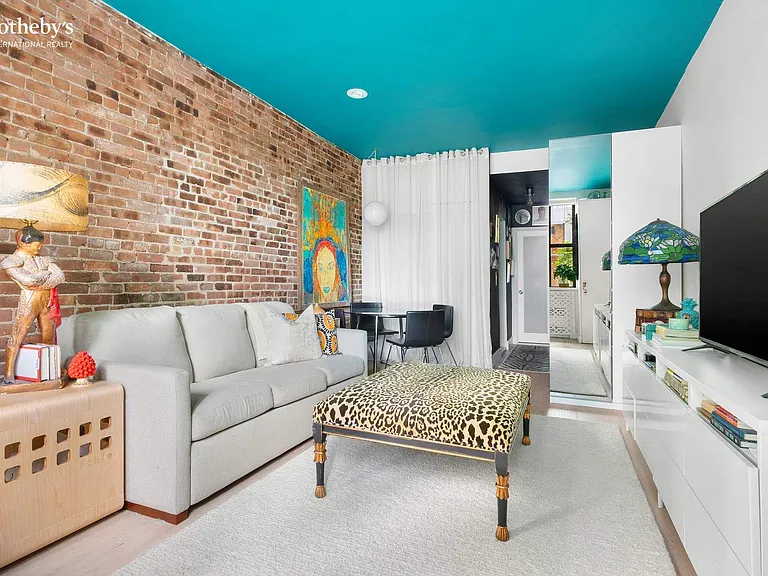 453 W 43rd St #1-B — Photo 2