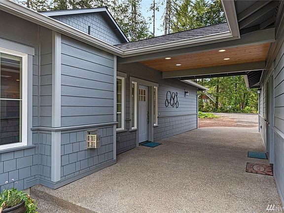 4th image of 200 E Country Club Dr E