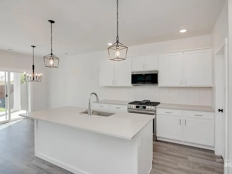 6940 S Chinook Ave — Photo 6