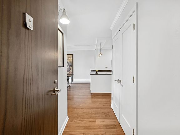 3rd image of 2144 N Lincoln Park W APT 4C
