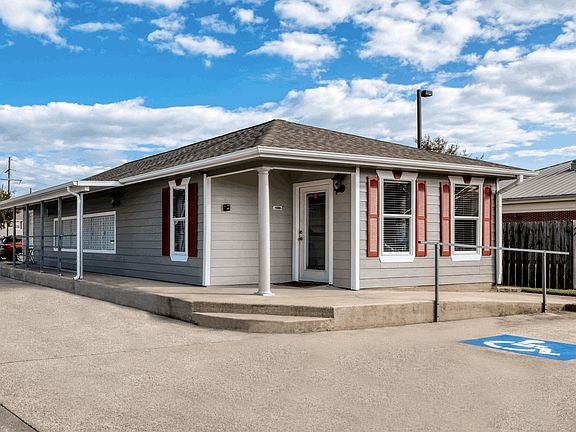 EXTERIOR-CLUBHOUSE