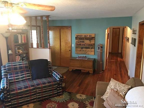 4th image of 404 S Missouri St