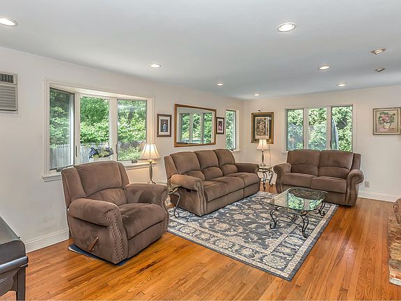 4th image of 103 Oakland Ave