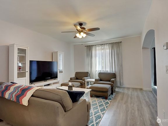 5th image of 17903 19th Avenue Ct E