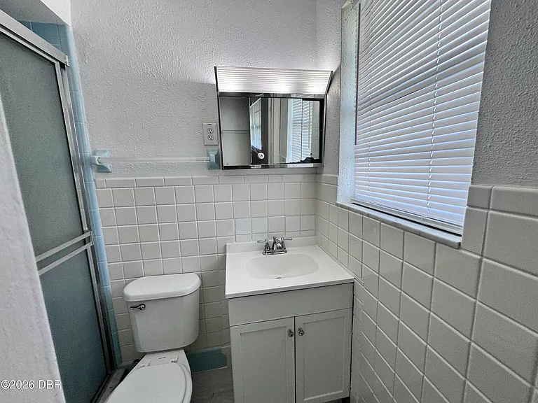 2405 Kenilworth Ave — Photo 8