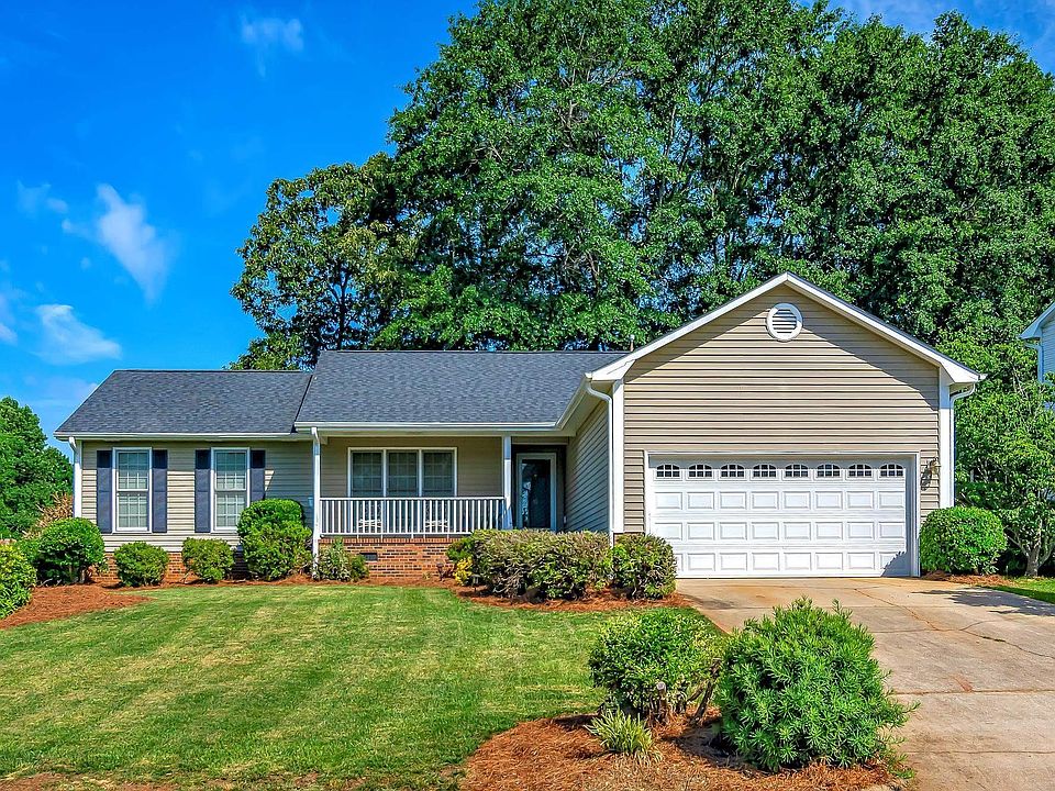 1st image of 12 Hyde Park Ln