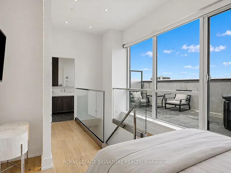 1205 Queen St W #Penthouse 704 — Photo 29