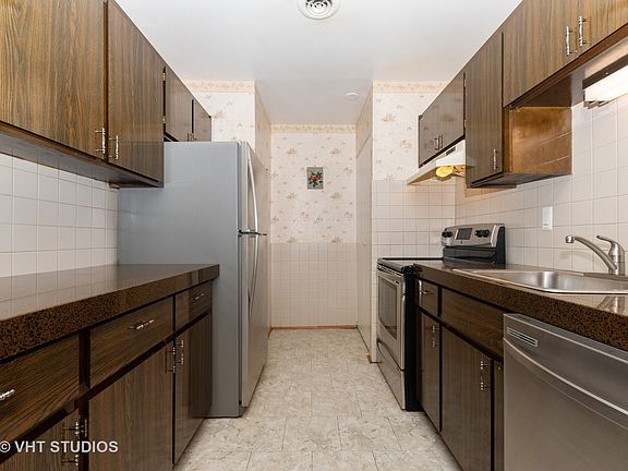 5th image of 10309 Circle Dr APT 304