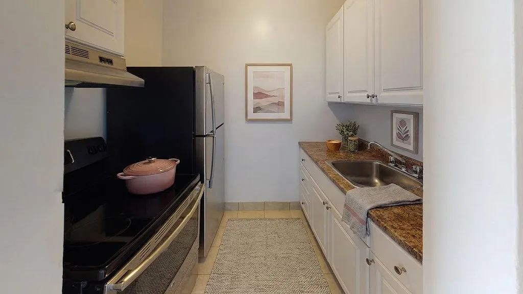 Dundas Apartments — Photo 3