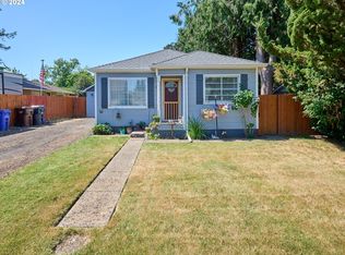 318 E 5th St, Molalla, OR 97038