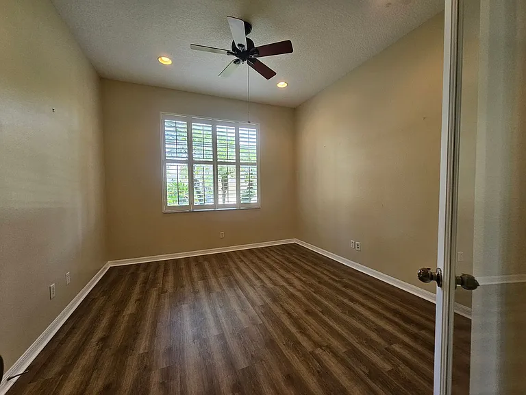 1107 Oxbridge Dr — Photo 34