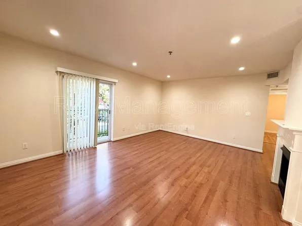 843 N Hayworth Ave APT 101, Los Angeles, CA 90046