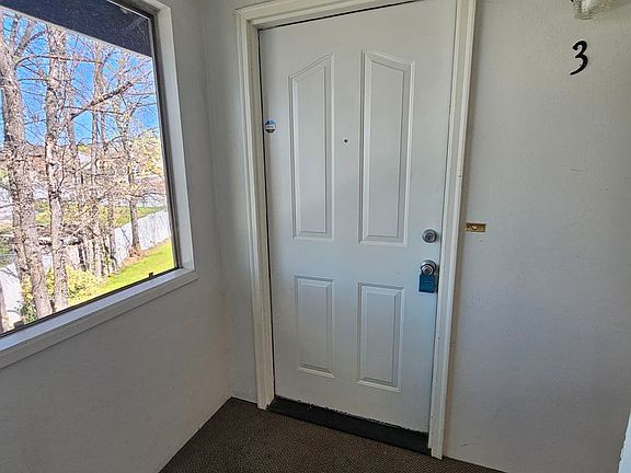 3rd image of 1975 Crater Lake Ave APT 3