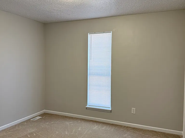 9409 Farrow Rd — Photo 11