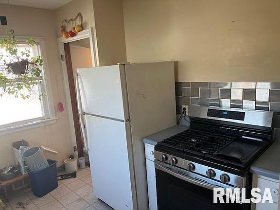 5th image of 2632 Western Ave