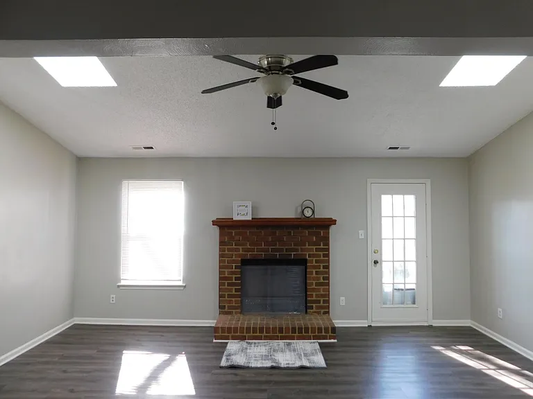 1433 Drumheller Dr — Photo 17