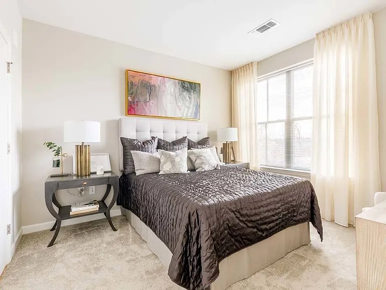 Plush carpeting and oversized windows for plentiful light at VERSO Founders Row