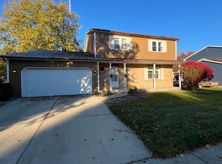 313 Clover Ct, Bloomington, IL 61704