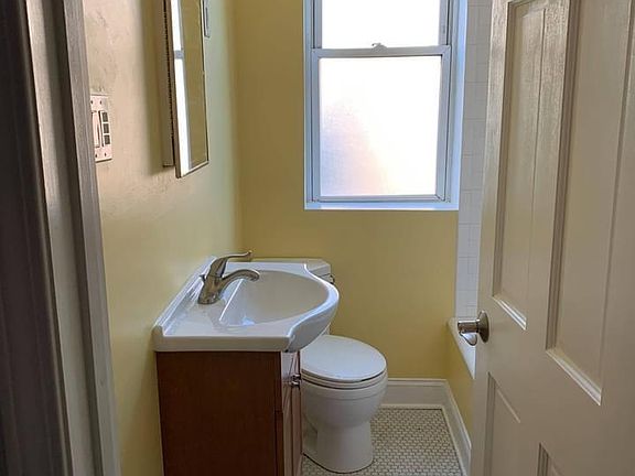 4th image of 4622 Cleveland Ave #2