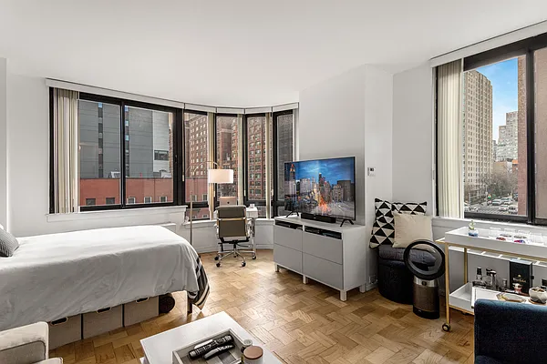 Rented by BARNES New York | media 10