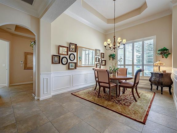 4th image of 333 Palmas Cir