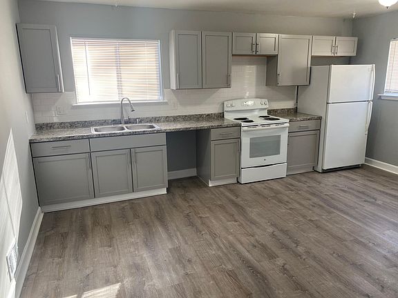 4th image of 15824 Dacosta St