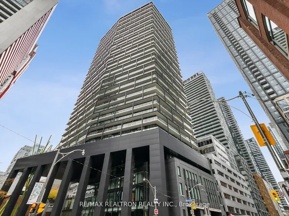 125 Peter St Unit 2708, Toronto, ON M5V 0M2