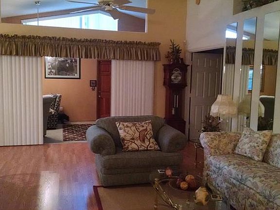 3rd image of 26 Saint Kitts Cir