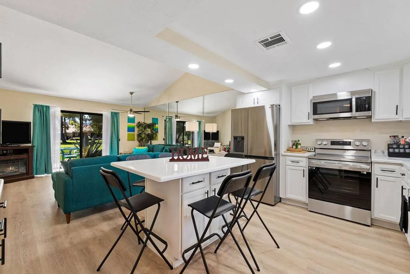2 bed, 938 sqft, $3,500 — Photo 3