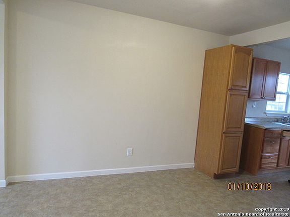 3rd image of 210 Rosabell St
