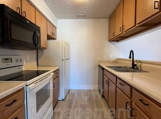 2340 N 44th St #11, Lincoln, NE 68504