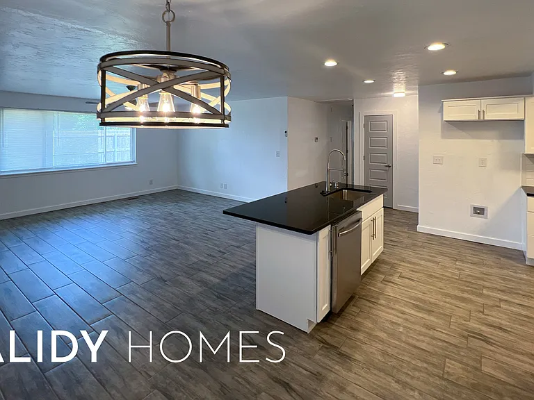 702 Amity Ln — Photo 22